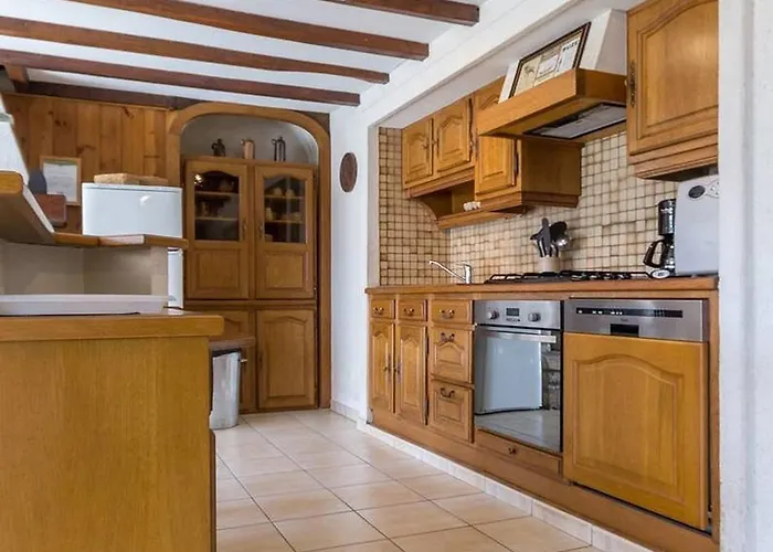 Charme Ancien Revisite : Spacieux Avec Grand Jardin, Equipements Complets, Pres De Guerande. - Fr-1-306-1064 *