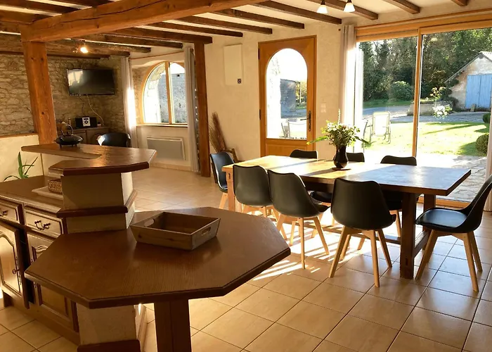 Charme Ancien Revisite : Spacieux Avec Grand Jardin, Equipements Complets, Pres De Guerande. - Fr-1-306-1064 *